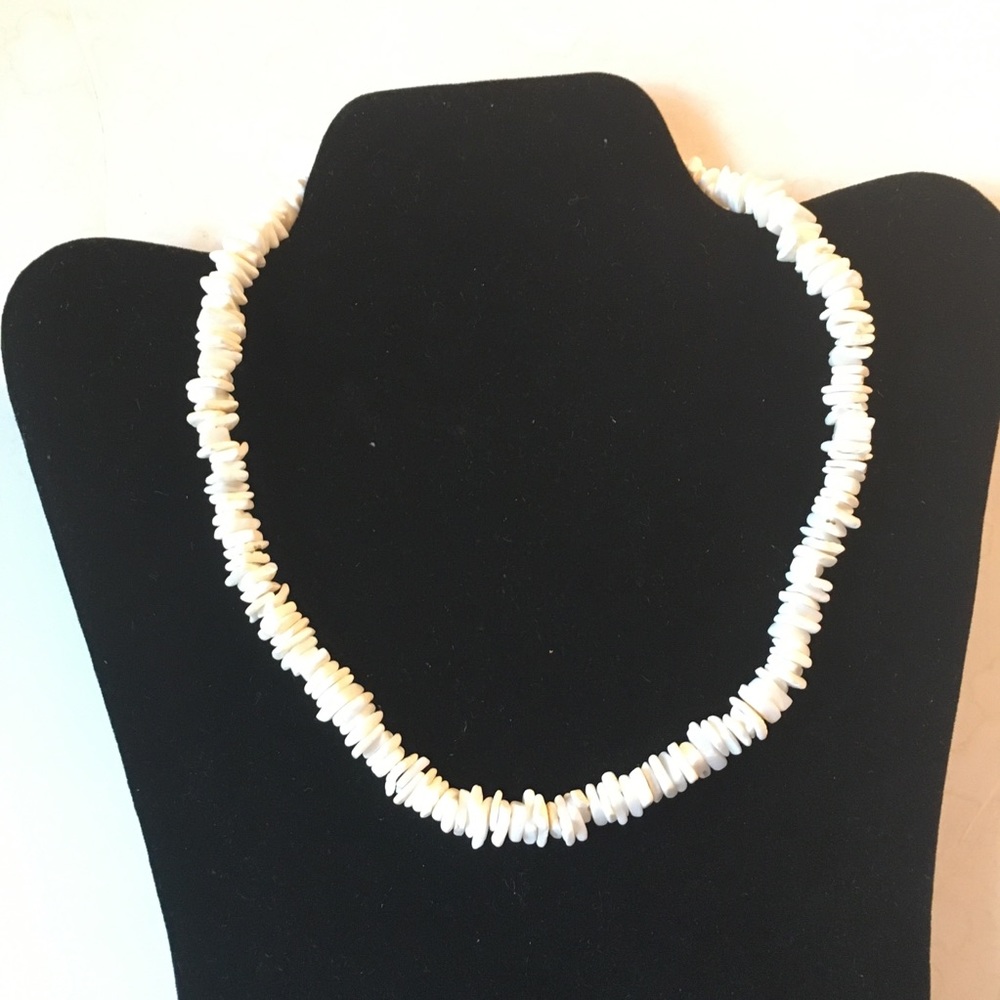 Glass beaded necklace with a twist clasp